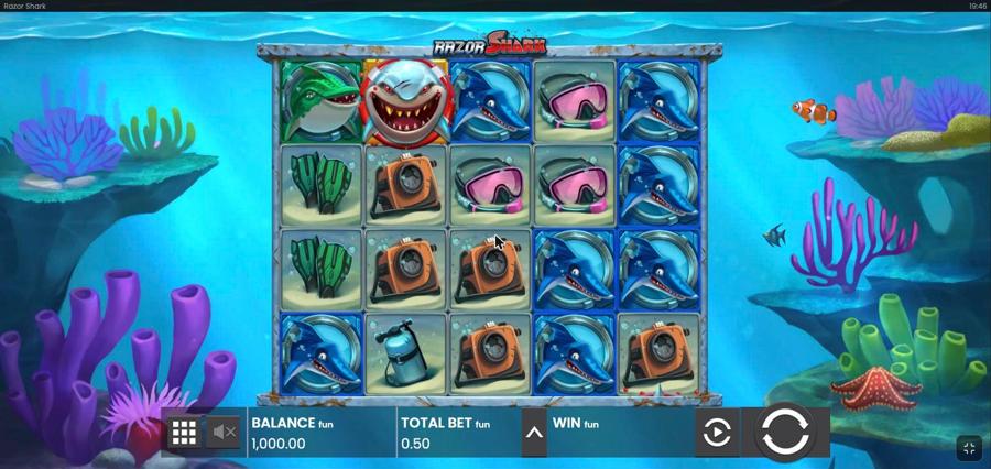 Razor Shark demo base game: the 5x4 grid with a red-framed Razor Shark wild on reel 2, a Mystery symbol at the top of reel 1, balance 1,000 play money, bet 0.50